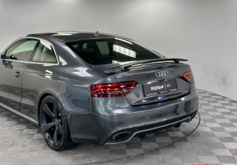 Подержанный автомобиль Audi RS 5 Coupe 2010 года (27 фото)