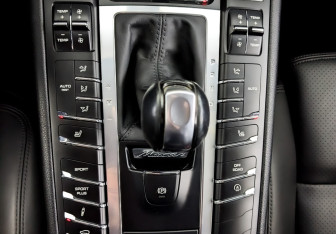 Подержанный автомобиль Porsche Macan 2015 года (28 фото)