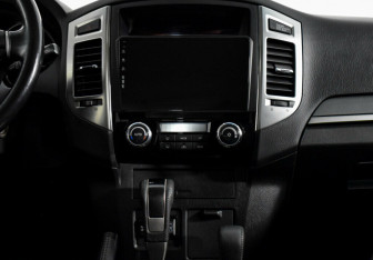 Подержанный автомобиль Mitsubishi Pajero 2018 года (9 фото)