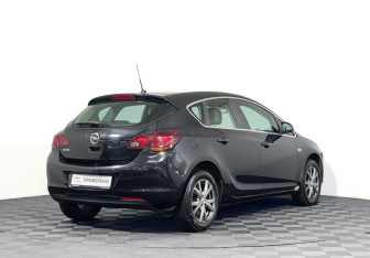 Подержанный автомобиль Opel Astra Hatchback 2011 года (5 фото)