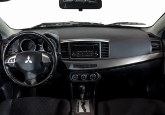 Подержанный автомобиль Mitsubishi Lancer Sedan 2014 года (6 фото)