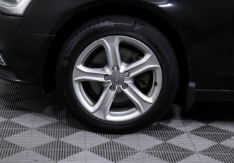Подержанный автомобиль Audi A4 Sedan 2015 года (30 фото)