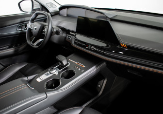 Подержанный автомобиль Changan UNI-K 2023 года (12 фото)