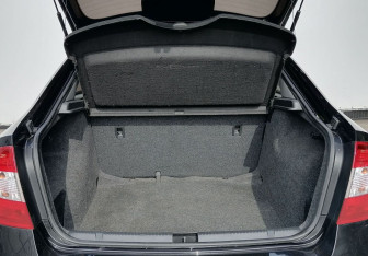 Подержанный автомобиль Skoda Rapid Liftback 2015 года (15 фото)