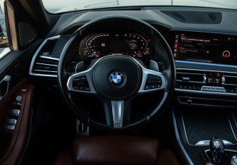 Подержанный автомобиль BMW X7 2021 года (30 фото)