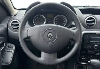 Подержанный автомобиль Renault Duster 2014 года (12 фото)