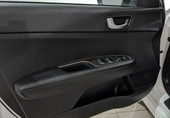 Подержанный автомобиль Kia Optima Sedan 2018 года (19 фото)