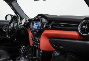 Подержанный автомобиль MINI Hatch 2020 года (9 фото)