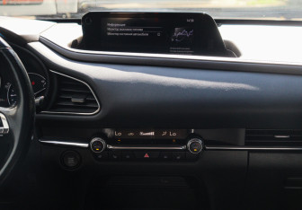 Подержанный автомобиль Mazda CX-30 2021 года (11 фото)