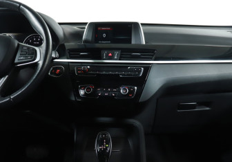 Подержанный автомобиль BMW X1 2018 года (14 фото)