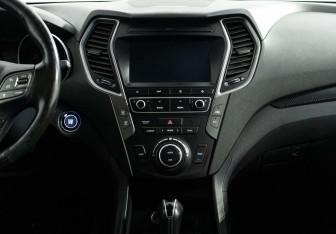 Подержанный автомобиль Hyundai Santa Fe 2017 года (10 фото)