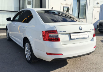 Подержанный автомобиль Skoda Octavia Liftback 2016 года (7 фото)