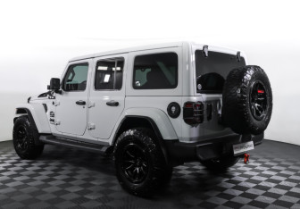 Подержанный автомобиль Jeep Wrangler 2022 года (7 фото)