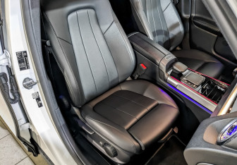 Подержанный автомобиль Mercedes-Benz GLB 2021 года (25 фото)