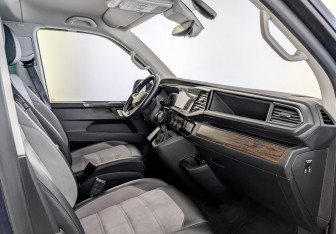 Подержанный автомобиль Volkswagen Multivan 2020 года (11 фото)
