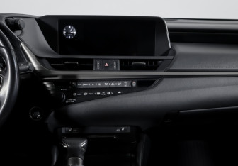 Подержанный автомобиль Lexus ES 2019 года (13 фото)