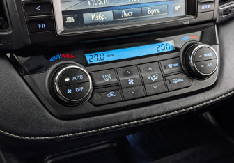 Подержанный автомобиль Toyota RAV4 2017 года (21 фото)