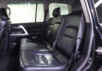 Подержанный автомобиль Toyota Land Cruiser Suv 2014 года (10 фото)