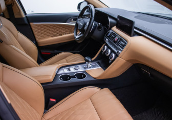 Подержанный автомобиль Genesis G70 2022 года (9 фото)