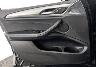 Подержанный автомобиль BMW X4 2021 года (18 фото)