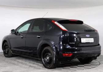 Подержанный автомобиль Ford Focus Sedan 2010 года (4 фото)