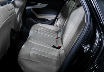 Подержанный автомобиль Audi A4 Sedan 2019 года (10 фото)