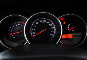 Подержанный автомобиль Nissan Tiida Hatchback 2012 года (16 фото)