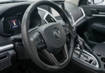 Подержанный автомобиль DongFeng AX7 2018 года (12 фото)