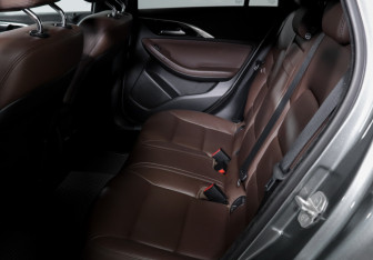 Подержанный автомобиль Infiniti Q30 2017 года (10 фото)