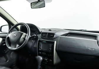 Подержанный автомобиль Nissan Terrano 2014 года (5 фото)