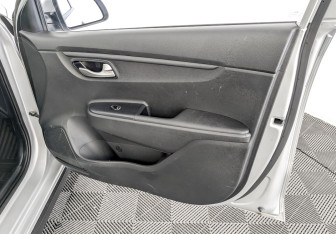 Подержанный автомобиль Kia Rio Hatchback 2021 года (24 фото)