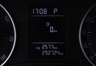 Подержанный автомобиль Skoda Octavia Liftback 2009 года (12 фото)