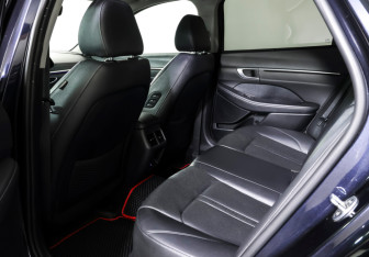 Подержанный автомобиль Hyundai Sonata 2019 года (12 фото)