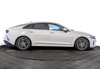 Подержанный автомобиль Kia K5 2020 года (4 фото)