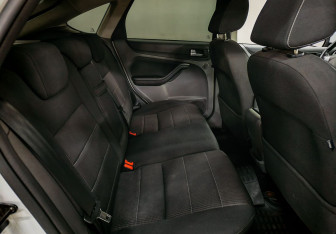 Подержанный автомобиль Ford Focus Hatchback 2010 года (15 фото)