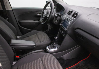 Подержанный автомобиль Volkswagen Polo Sedan 2010 года (9 фото)