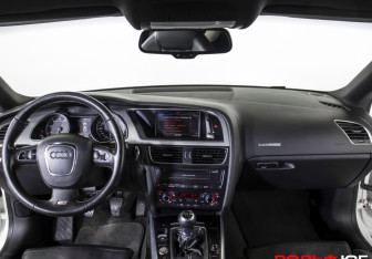 Подержанный автомобиль Audi S5 Coupe 2010 года (12 фото)