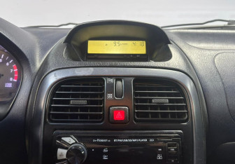 Подержанный автомобиль Mitsubishi Carisma Sedan 1999 года (14 фото)