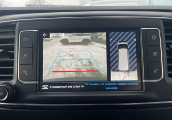 Подержанный автомобиль Peugeot Traveller 2018 года (14 фото)