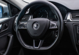 Подержанный автомобиль Skoda Rapid Liftback 2014 года (15 фото)