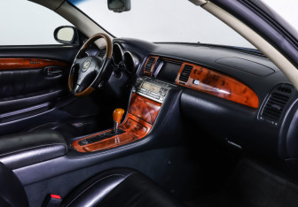 Подержанный автомобиль Lexus SC Convertible 2002 года (10 фото)