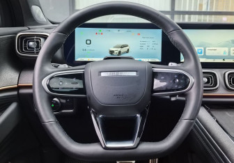 Подержанный автомобиль Jaecoo J8 2024 года (19 фото)
