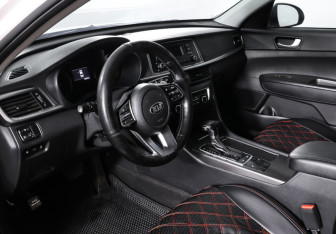 Подержанный автомобиль Kia Optima Sedan 2019 года (15 фото)