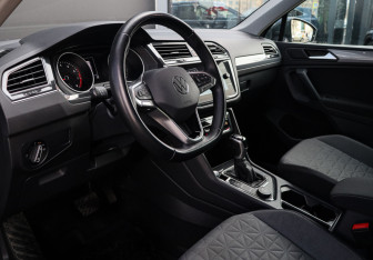 Подержанный автомобиль Volkswagen Tiguan 2021 года (13 фото)