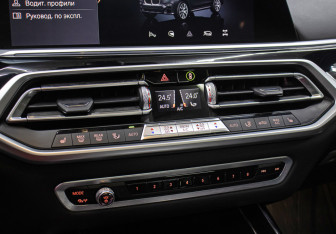 Подержанный автомобиль BMW X7 2019 года (23 фото)