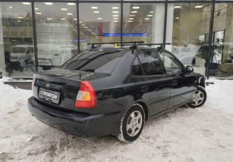 Подержанный автомобиль Hyundai Accent Sedan 2009 года (8 фото)