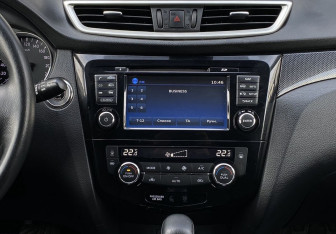 Подержанный автомобиль Nissan X-Trail 2017 года (13 фото)