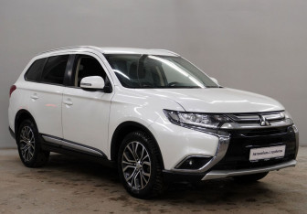 Подержанный автомобиль Mitsubishi Outlander 2018 года (3 фото)