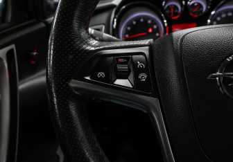 Подержанный автомобиль Opel Astra Hatchback 2013 года (20 фото)