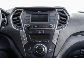 Подержанный автомобиль Hyundai Santa Fe 2017 года (8 фото)